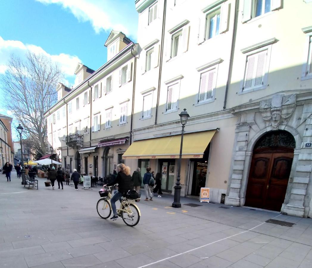 Casa Antica - Historical Apartment In Old City Center 的里雅斯特 外观 照片